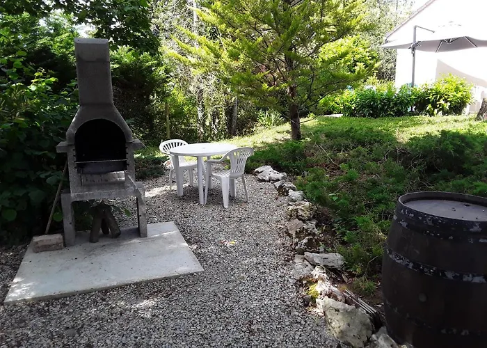 Aux Portes Du Petit Bois